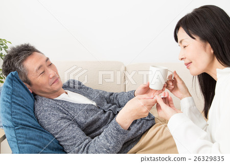 身體狀況不佳的丈夫 26329835