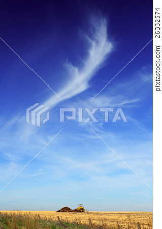 View of rural crops field on Melbourne countryside View of rural crops field on Melbourne countryside 26332574