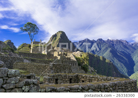 Machu Picchu remains and Wainapicchu 26338300