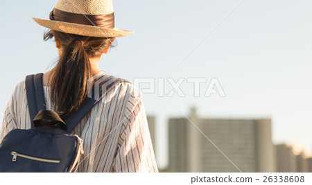 一個女人走路 26338608