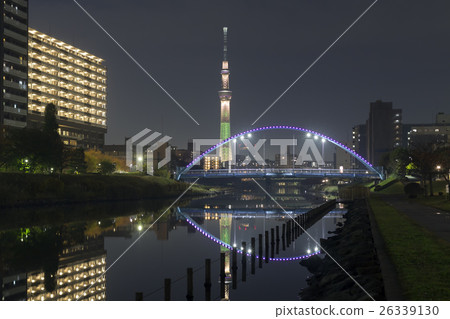 Night view of the Tokyo Sky Tree of the Christmas limited lighting · champagne tree and the former Nakagawa Fureai Bridge Night view of the Tokyo Sky Tree of the Christmas limited lighting · champagne tree and the former Nakagawa Fureai Bridge 26339130