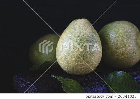 Green Pomelos Green Pomelos 26341025