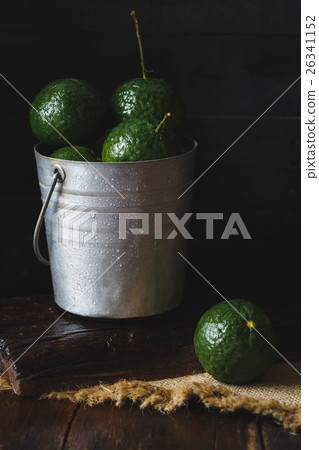 Green Oranges Green Oranges 26341152