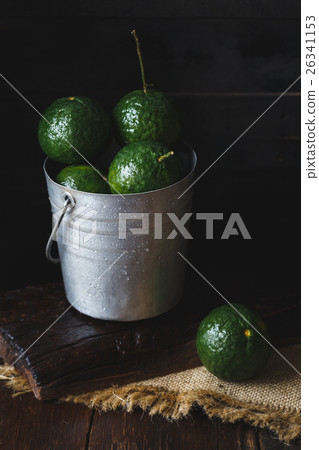 Green Oranges 26341153