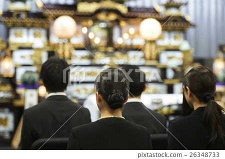 Family funeral 26348733