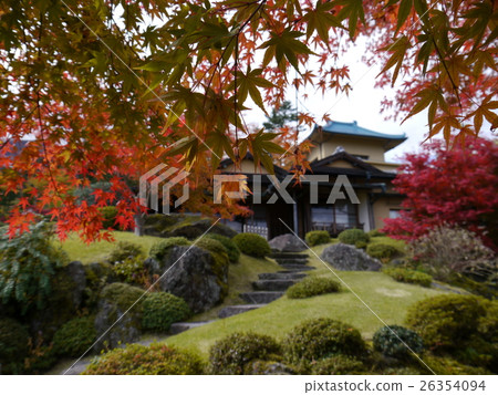 Autumn leaves of Hakone (Hakone Art Museum) 26354094