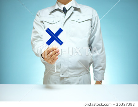 穿著工作服的男性提高Pekade的招貼。 穿著工作服的男性提高Pekade的招貼。 26357398