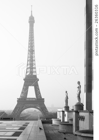 Eiffel Tower in the morning. Paris, France Eiffel Tower in the morning. Paris, France 26360316