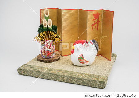 Gold folding screen and rooster doll bell and Kadoma Gold folding screen and rooster doll bell and Kadoma 26362149