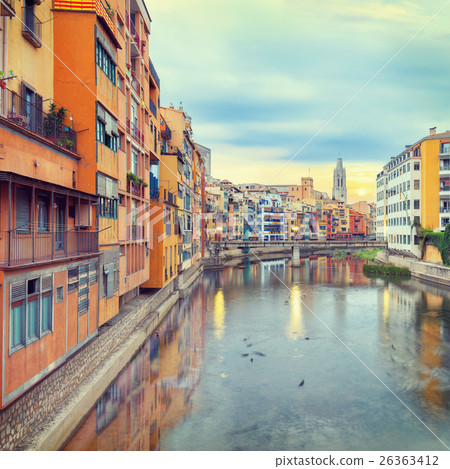 Old Girona town, view on river Onyar Old Girona town, view on river Onyar 26363412