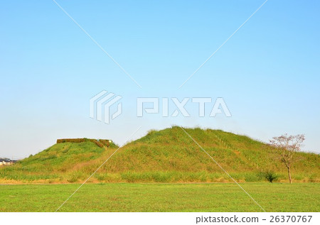 伊納里山墓 26370767