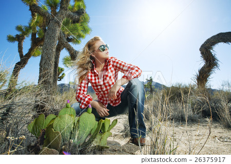 girl in red 26375917
