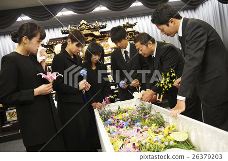 Family funeral 26379203