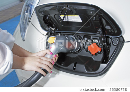 電動汽車對地球友好[簡單的充電圖像] 26380758