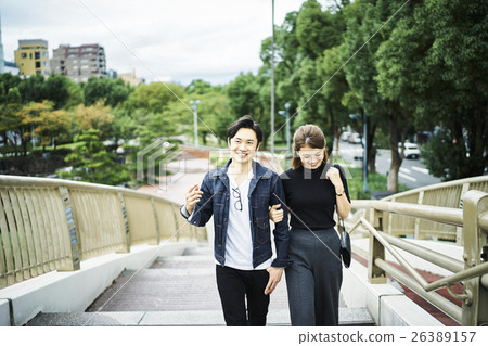 couple walking in the city 26389157