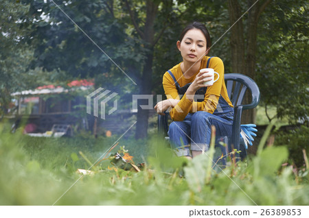 一個篝火的女人 一個篝火的女人 26389853