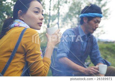 朋友們在鄉下生活休息 朋友們在鄉下生活休息 26389971