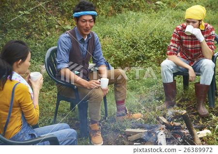 圍著篝火的朋友 26389972