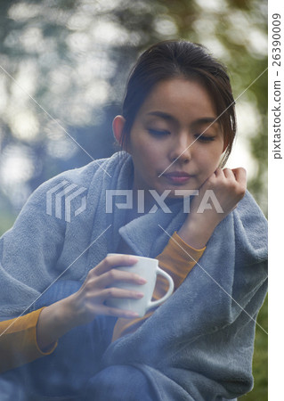 Female portrait enjoying country life 26390009