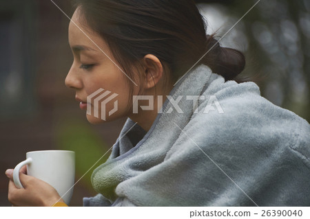 享受鄉下生活的女性畫象 26390040