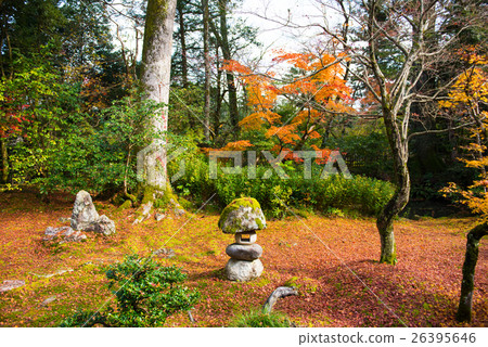 Temple of autumn leaves at Natoriji temple in Ishikawa prefecture Temple of autumn leaves at Natoriji temple in Ishikawa prefecture 26395646