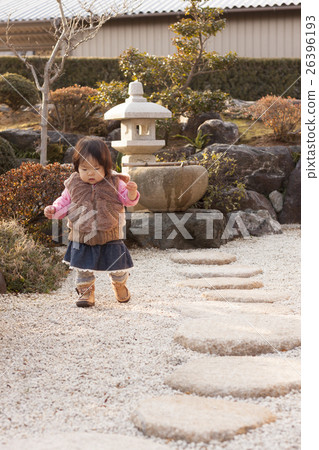 Garden and toddler 26396193