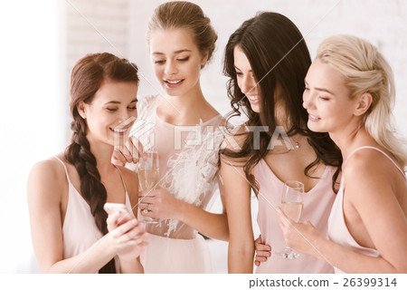 Involved young friends looking at the wedding Involved young friends looking at the wedding 26399314