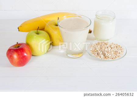 Smoothie with apple,banana, yogurt and oatmealon 26405632