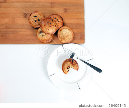 Small Savory Pie 26409143