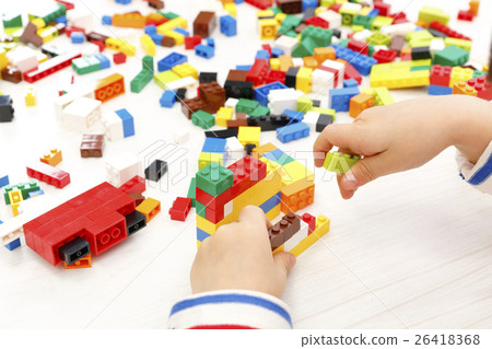 Boys playing with building blocks Boys playing with building blocks 26418368