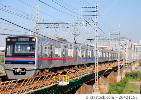 穿過Horikiriki橋的3000 O京成火車 穿過Horikiriki橋的3000 O京成火車 26421153