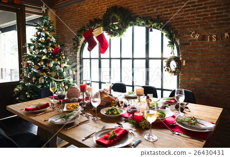 Christmas Family Dinner Table Concept Christmas Family Dinner Table Concept 26430431