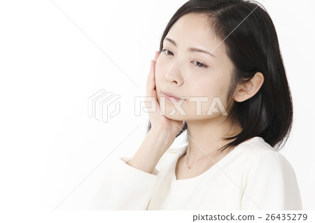 面對一位年輕的女士 面對一位年輕的女士 26435279