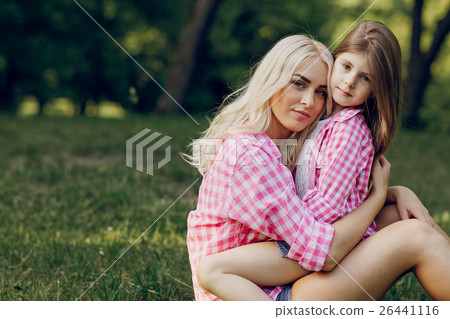 young family mother and daughter 26441116