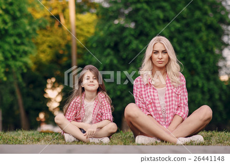 young family mother and daughter 26441148