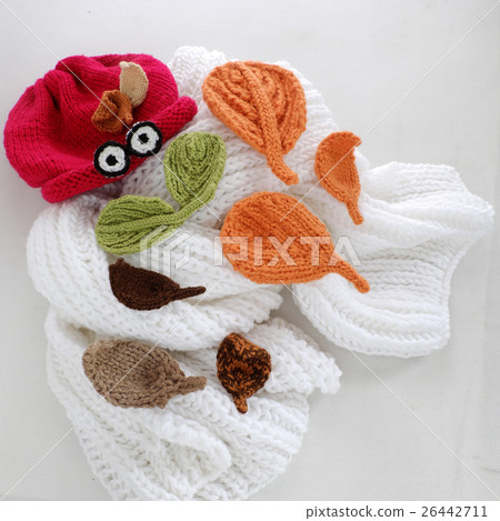 Christmas snowman, white scarf, red hat and leaf 26442711