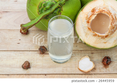 Fresh Coconut Water Drink in glass with coconut le 26445959
