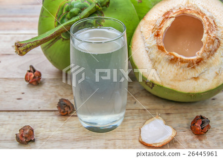 Fresh Coconut Water Drink in glass with coconut le 26445961