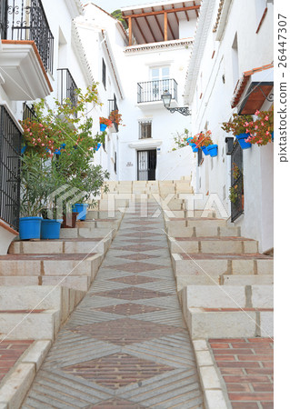 一個美麗的白色村莊（西班牙） 26447307
