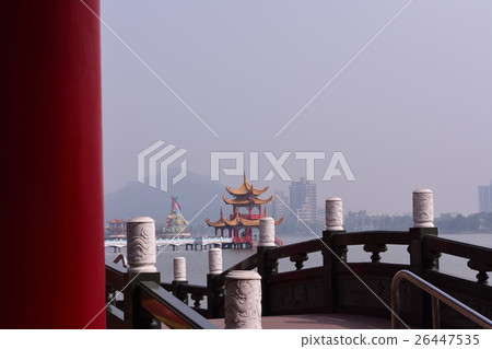 台灣高雄獅子池塘風景 26447535