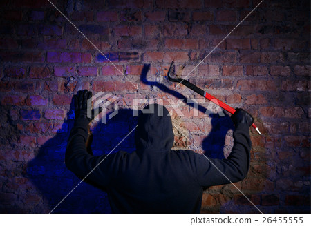 Robber gives up standing back Robber gives up standing back 26455555