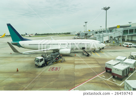 airplane stay on airport for wait passenger 26459743