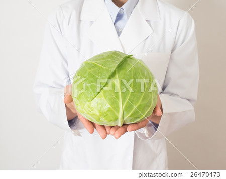 A white lady with cabbage 26470473