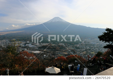 Mount Fuji and Lake Kawaguchi 26470520