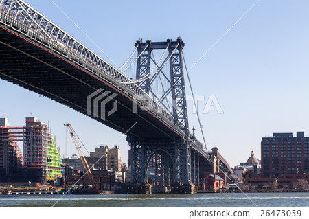 Williamsburg Bridge in Manahattan, New York 26473059