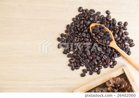 Top view of coffee beans on wooden spoon 26482000