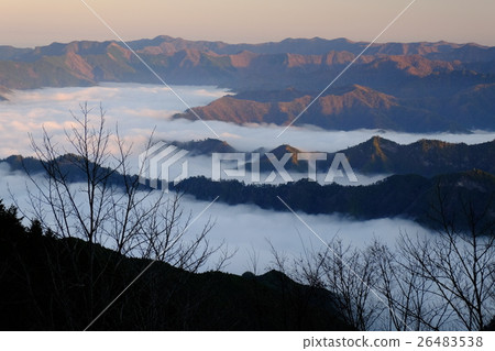 Sea of clouds in the Taitaka Mountains (Kawakami Village, Yoshino-gun, Nara Prefecture) Sea of clouds in the Taitaka Mountains (Kawakami Village, Yoshino-gun, Nara Prefecture) 26483538