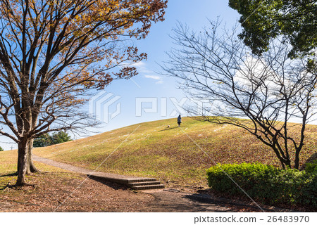 Late autumn image Autumn cloud hill Late autumn image Autumn cloud hill 26483970