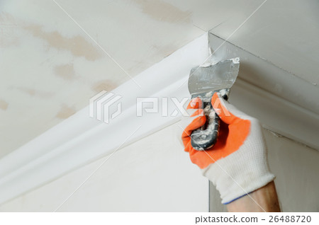 Installation of ceiling moldings. 26488720