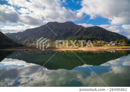 Landscape at Japan Atumn Lake Landscape at Japan Atumn Lake 26490862